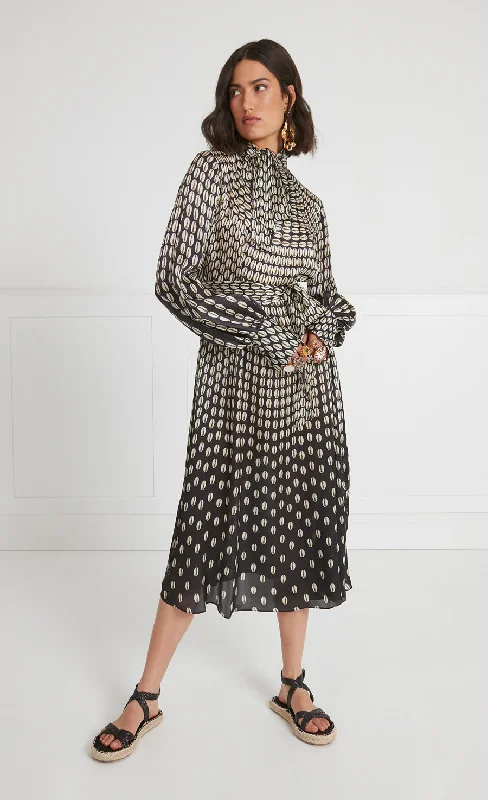 Blowout Deals Cowrie Print Sleeved Dress - Black