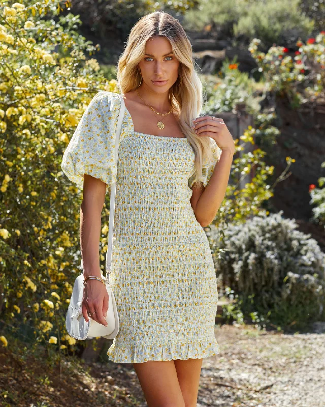 Overstock form-fitting dressAbbi Cotton Floral Smocked Puff Sleeve Dress - Yellow Multi Overstock form-fitting dressAbbi Cotton Floral Smocked Puff Sleeve Dress - Yellow Multi