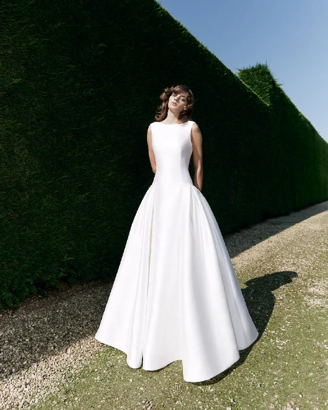 Bargain Prices VRM458 – MIKADO CLEAN CUT GOWN
