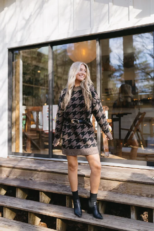 Take Advantage floral midi dressPorter Sweater Dress