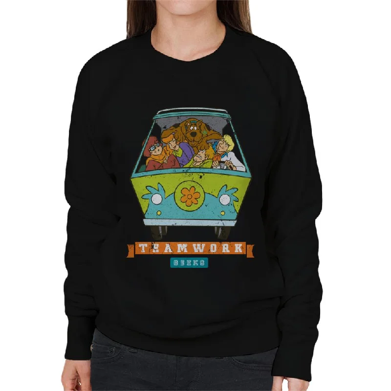 urban sports sweatshirtScooby Doo Sports Teamwork Geeks Women's Sweatshirt